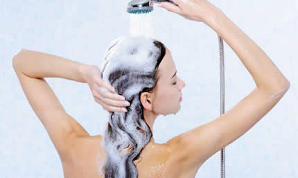como lavar bien el cabello